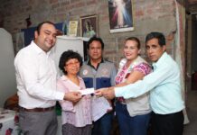 Alcalde Alejandro Madrid y presidenta del OFIS Tabata Vivanco verificaron el empadronamiento a vecina del AH. Santa Rosa para acceder a Pensión 65