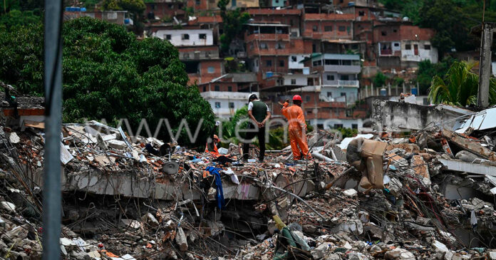 Rescate en La Guaira: socorristas intentan salvar a niño atrapado