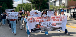 Becarios de Beca 18 marchan en Piura y rechazan cambios al reglamento de Pronabec Becarios de Beca 18 marchan en Piura y rechazan cambios al reglamento de Pronabec