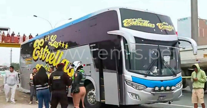 Atacan bus de Las Estrellas de la Cumbia en Los Olivos y dejan tres heridos Atacan bus de Las Estrellas de la Cumbia en Los Olivos y dejan tres heridos