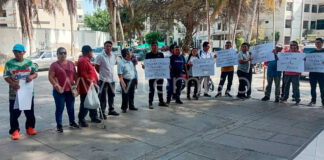 Trabajadores del Club Grau realizan plantón y exigen una propuesta justa a su pliego de reclamos Trabajadores del Club Grau realizan plantón para exigir aumento salarial