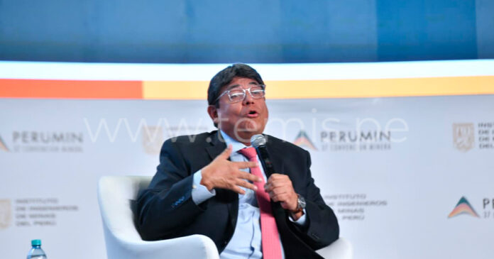 Quién es Elmer Cuba, el nuevo ministro de Economía y Finanzas de Keiko Fujimori Quién es Elmer Cuba, el nuevo ministro de Economía y Finanzas de Keiko Fujimori