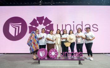 Mgtr. Kelly Acuña, recibe reconocimiento internacional por liderar el programa UNIDAS de la UCV